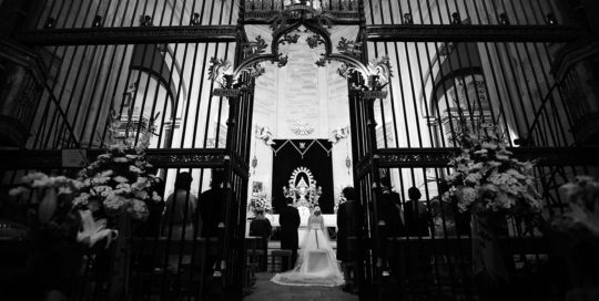 09-altar-novios-espaldas-iglesia-chinchilla-albacete