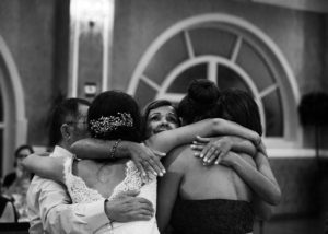 13-abrazo-novia-reportaje-familia