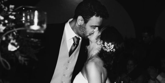 16-beso-novios-celebracion-albacete