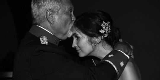 17-beso-padre-novia-fremte-foto