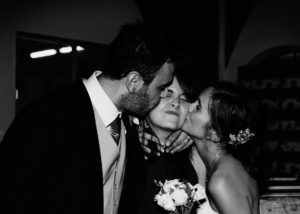 18-beso-novios-hermana-natural-albacete